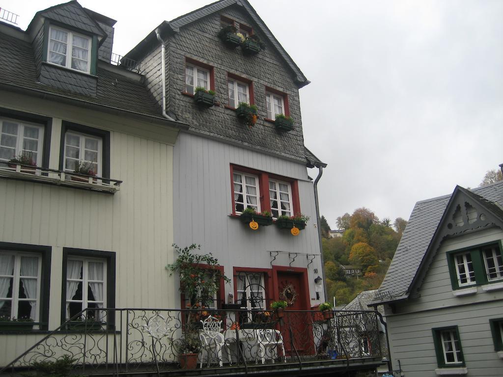 Gaestehaus Luise Bed & Breakfast Monschau Exterior foto